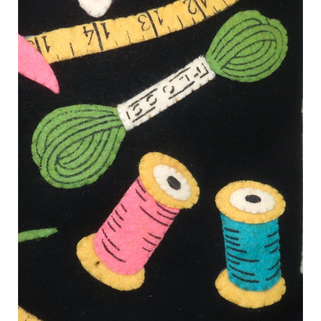 Novelty Sewing Theme Felt Tote Handbag, 1950's For Sale In Atlanta - Image 6 of 14