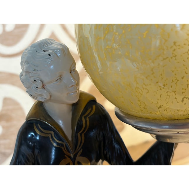 French Art Deco Cold-Painted Table Lamp with Woman Carrying Sphere in Bronze on a Marble Base, 1936 For Sale - Image 6 of 11