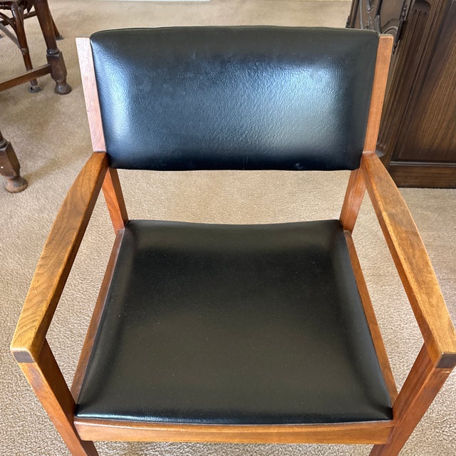 Wood 1940s Taylor Chair Co. Mid-Century Modern Walnut Desk Chair. For Sale - Image 7 of 10