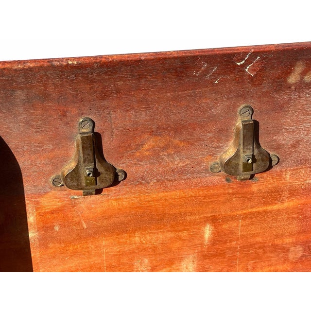 Antique Federal Mahogany Double Pedestal Tilting Banquet Table With Two Leaves For Sale - Image 10 of 12
