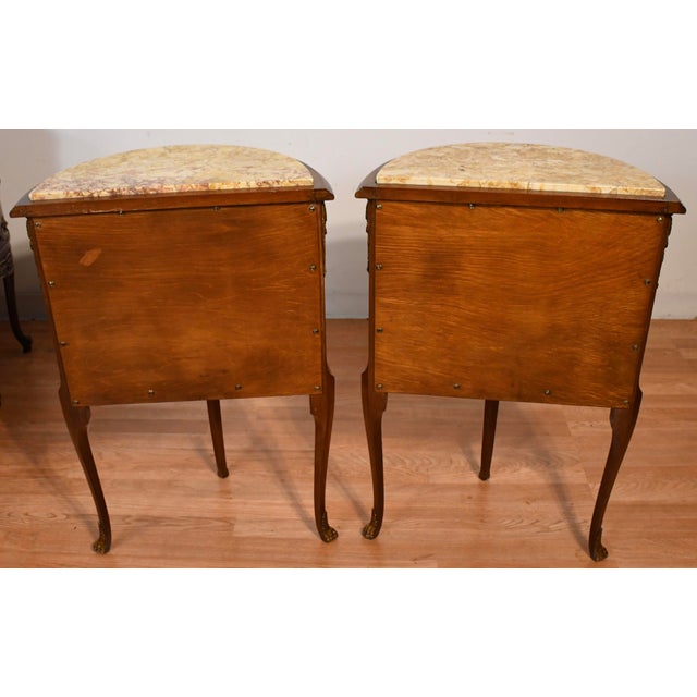 1930s French Louis XV Satinwood & Marble Top Pair Nightstands / Bedside Tables For Sale - Image 9 of 10
