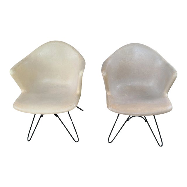 Light Gray Pair of Fiberglass Armchairs With Angled Profiles in the Style of Lawrence Peabody For Sale - Image 8 of 11