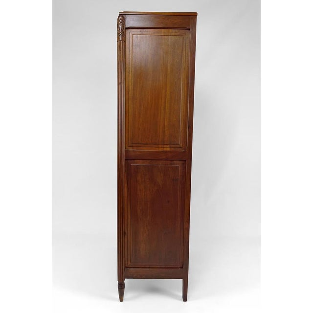 1920s Art Deco Display Cabinet in Walnut, 1920 For Sale - Image 5 of 18