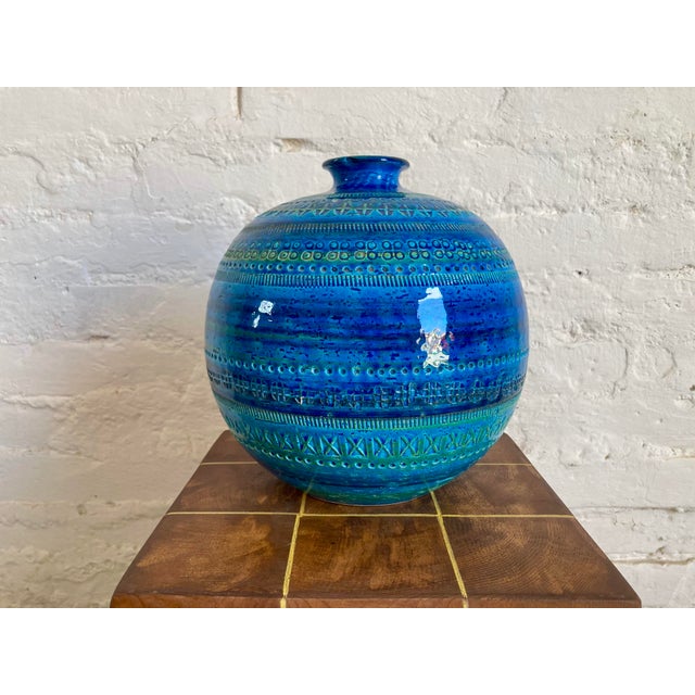 Ceramic Rimini Blue Series Vase by Aldo Londi for Flavia Montelupo, 1960s For Sale - Image 4 of 7