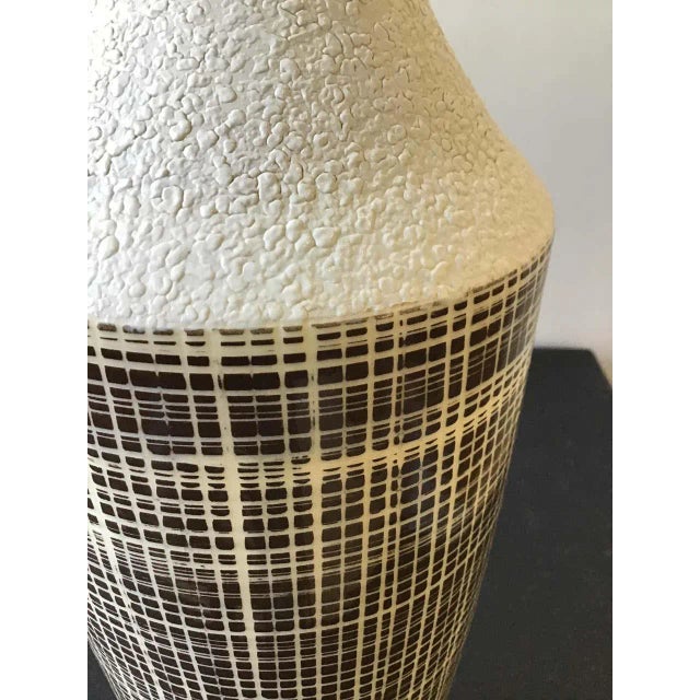 1950s 1950s Ceramic Grid Pattern Brown or White Table Lamp For Sale - Image 5 of 9