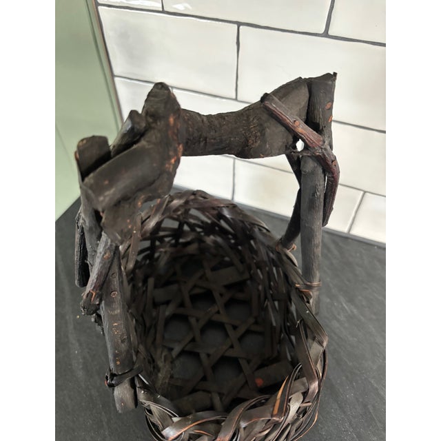 Antique Japanese Ikebana Hanakago Bamboo Flower Basket Natural Branch Handle Smoked Bamboo Meiji Taisho Era Wabi-Sabi Organic Modern For Sale - Image 11 of 14