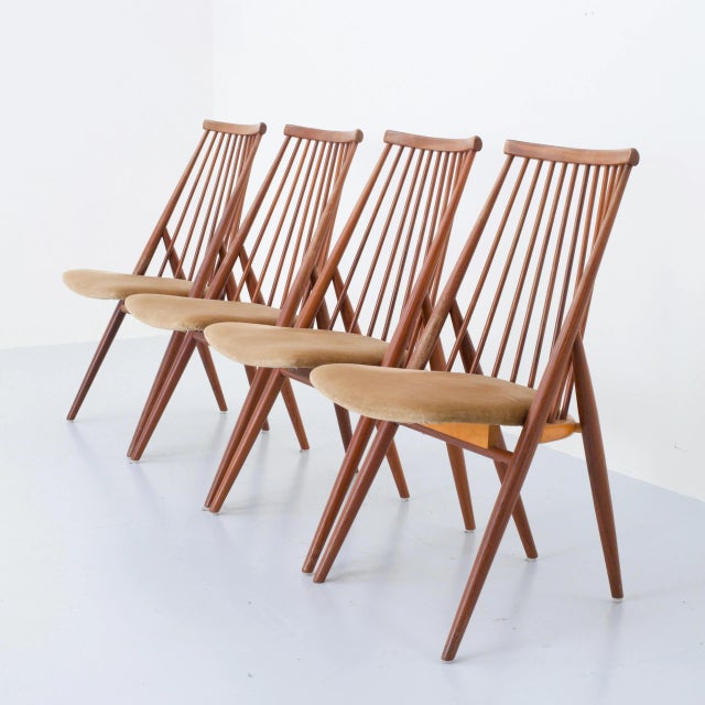 Lovely organic and elegantly shaped Flamingo chairs by Thea Leonard. With their transparent and natural appearance, they...