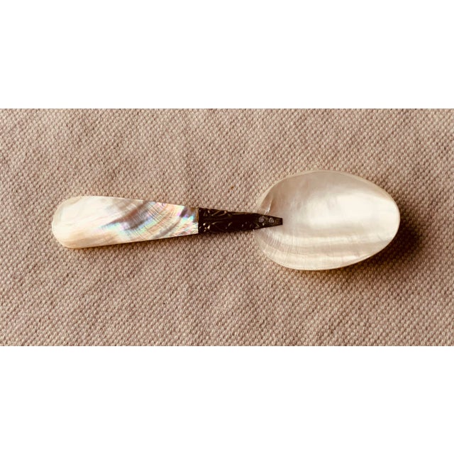 1950s Mid 20th Century Crystal Oyster Shell Caviar Dish With Full Mother-of-Pearl & Engraved Silver Spoon For Sale - Image 5 of 15