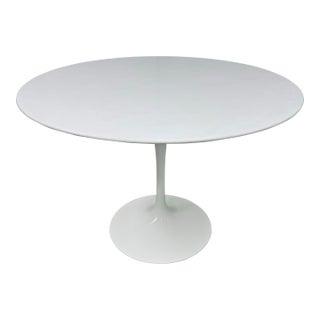 Eero Saarinen for Knoll Studio Tulip Table, White For Sale