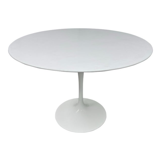 Eero Saarinen for Knoll Studio Tulip Table, White For Sale