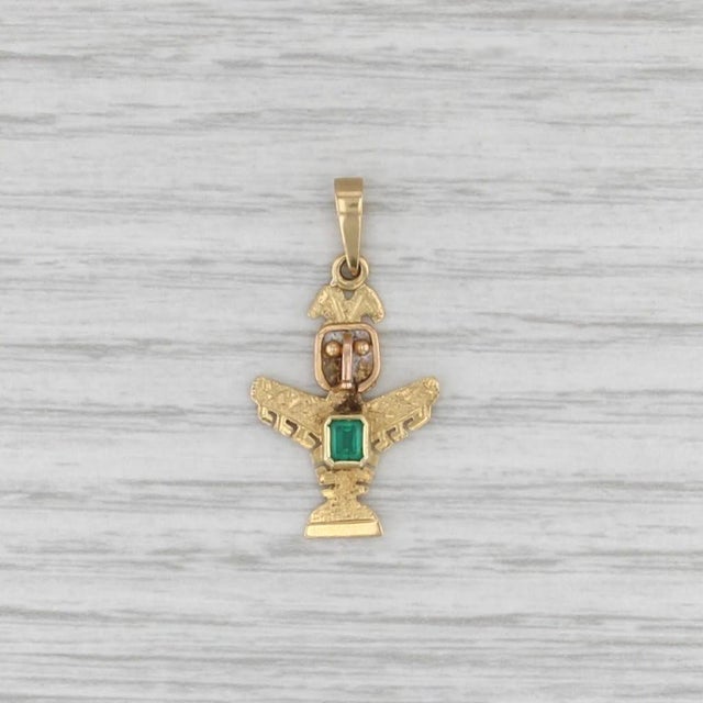 2010s 0.20ct Emerald Tribal Bird Pendant 18k Yellow Gold For Sale - Image 5 of 6