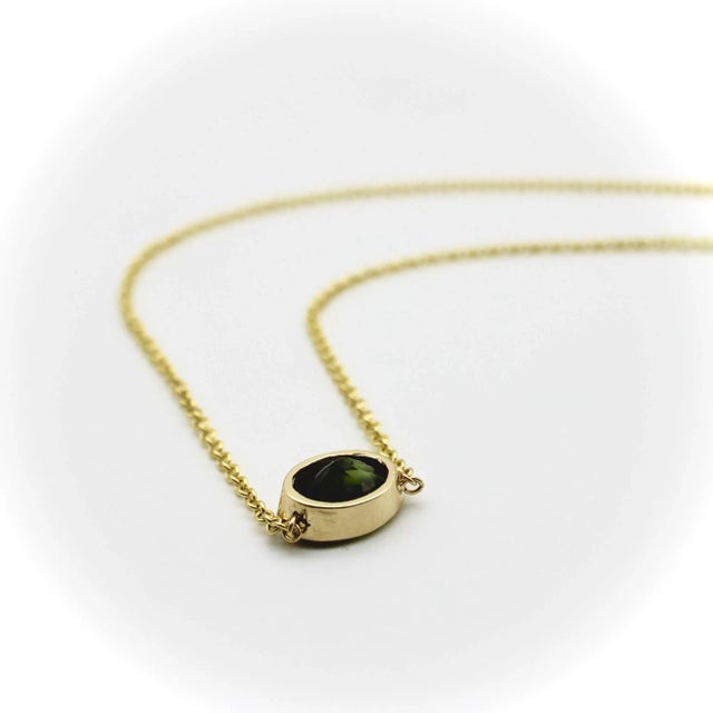 1990s 1990s 14k Gold Signature Bezel Set Dark Green Tourmaline Necklace For Sale - Image 5 of 5