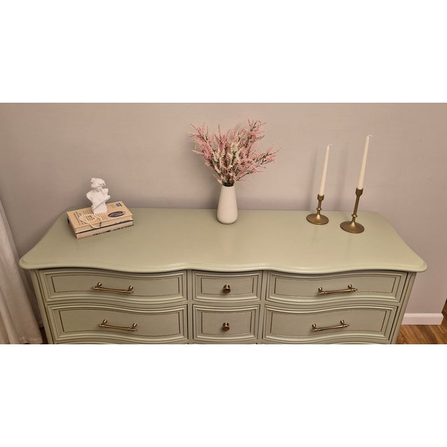 1970s Hand-Restored Dixie French Provincial Dresser in Saybrook Sage With Champagne Gold Accents & Linen-Textured Drawer Fronts For Sale - Image 9 of 13