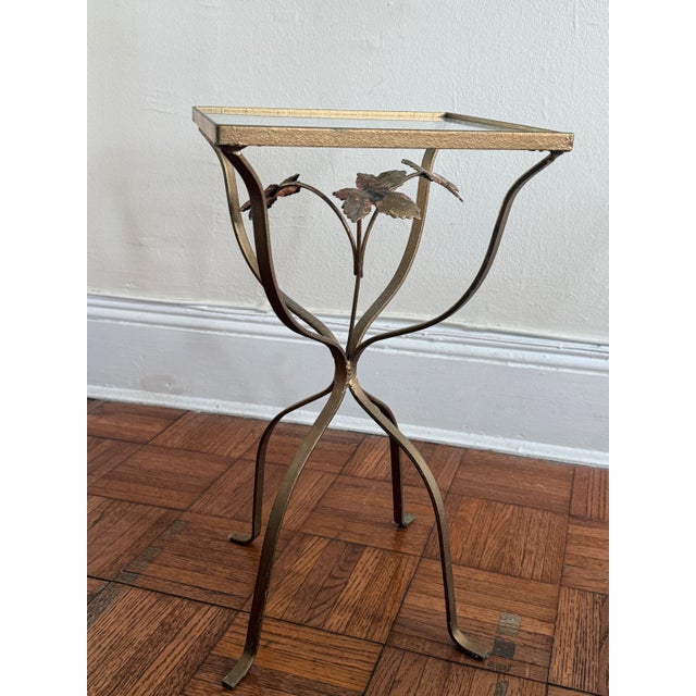 1970s Hollywood Regency Gilt Metal Ivy Leaf Plant Stand Side Table For Sale In New York - Image 6 of 12