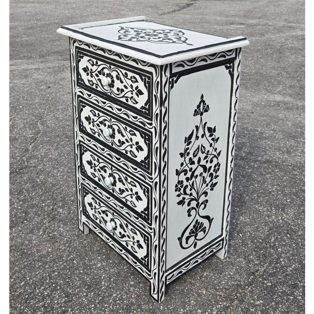 Moroccan Hand‑Painted Moroccan Nightstand / White and Black Zoua9 Woodwork For Sale - Image 3 of 7