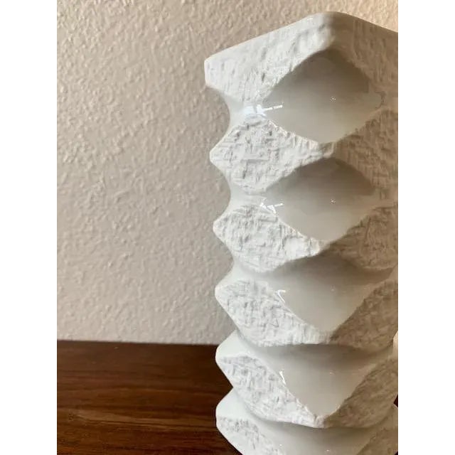 Mid-Century Modern 1970s Fun Kpm German Op Art White Mid Century Vase For Sale - Image 3 of 8