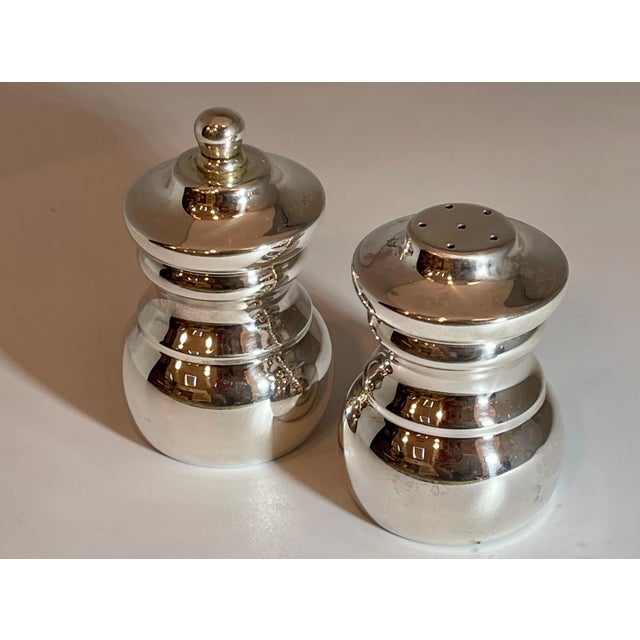 Vintage Tiffany & Co. 925 Sterling 2 Silver Salt & Pepper Shaker Set 174 Gm For Sale In New York - Image 6 of 8