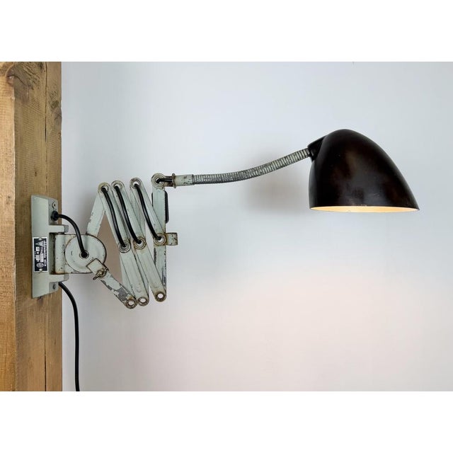 Industrial Green Scissor Wall Lamp from Elektroinstala, 1960s For Sale - Image 17 of 18