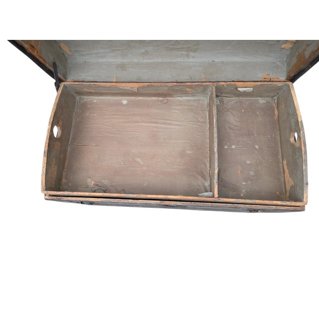 Great Vintage in very nice condition considering its age. rare bench would side handles. includes original insert.. unlike...
