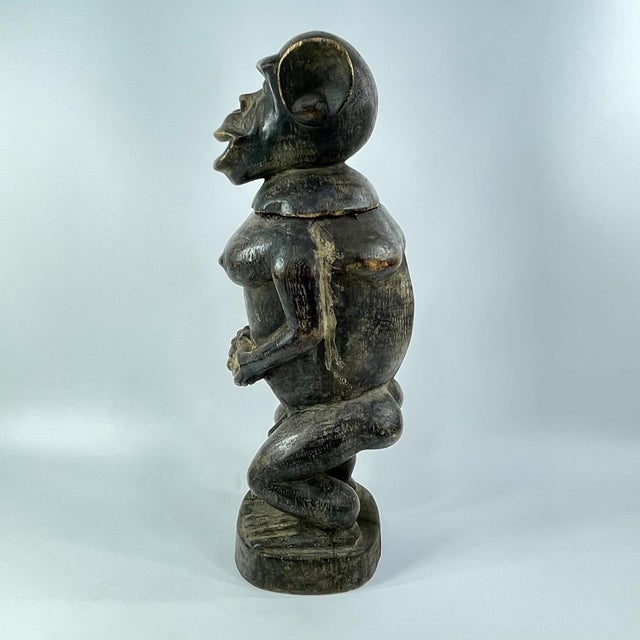 African Early 20th Century Baule Monkey Vessel with Lid Côte d'Ivoire For Sale - Image 3 of 14