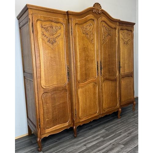 This Vintage French Louis wardrobe is a refined and well-proportioned piece, crafted in oak and displaying elegant French...