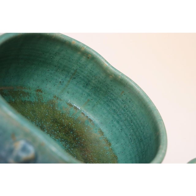 Set of Three Vintage Matte Teal Glaze Studio Ceramic Bowls by Deanna Nichols For Sale - Image 15 of 18