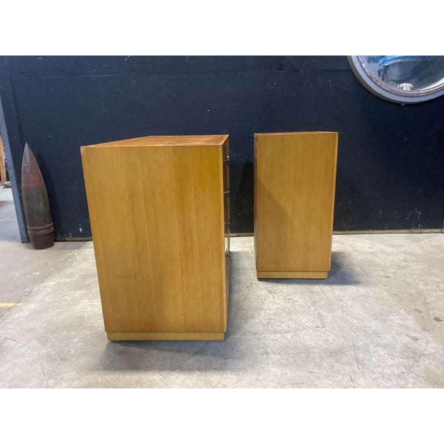 Mid-Century Modern 1950s Pair of Blonde Mahogany Four Drawer Chests With Brass Hardware For Sale - Image 3 of 10