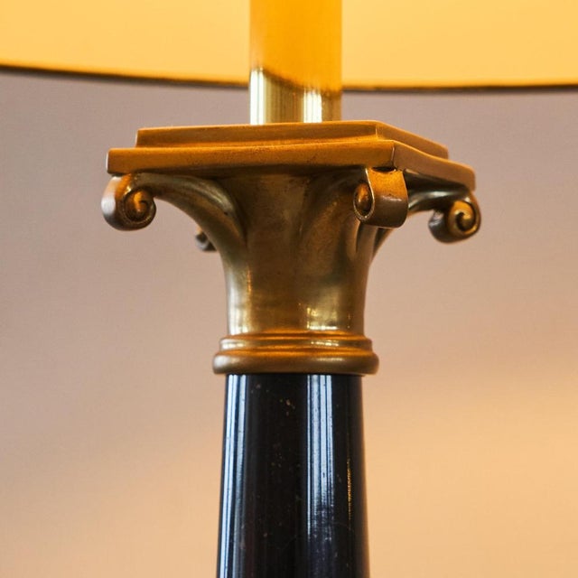 Neoclassical Table Lamp in Marble and Brass, 1970s For Sale - Image 4 of 12