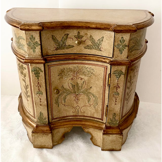 Hand Carved and Hand Painted Jewelry/Collector/Trinket/ Box Excellent Mint Condition Vintage.. For Sale - Image 14 of 14