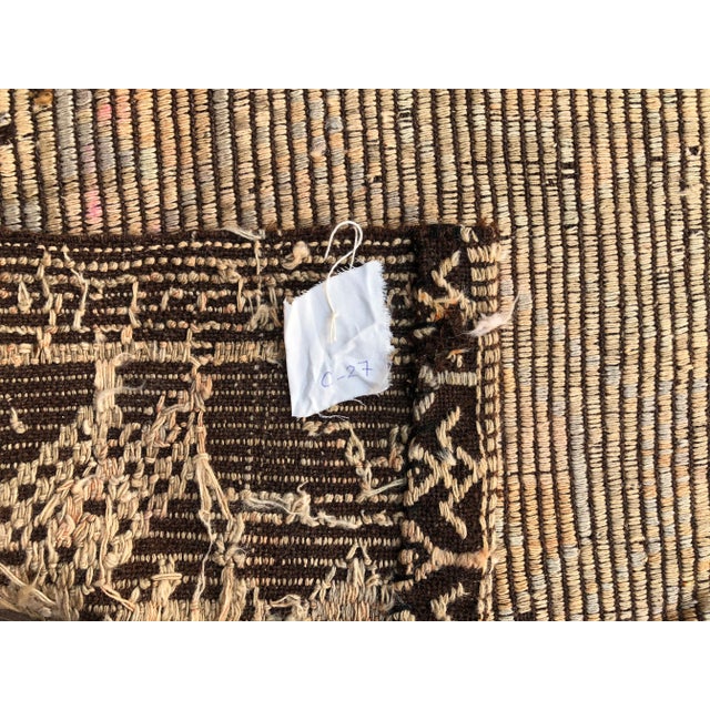 1960s Vintage Turkish Oushak Faded Handwoven Tribal Rug - 5′8″ × 9′10″ For Sale - Image 4 of 9