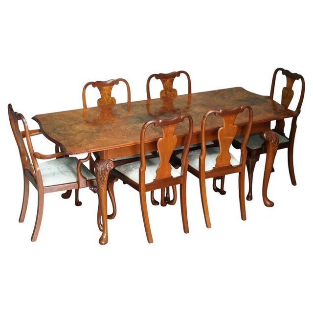 Lovely vintage Circa 1940’s English Burr Walnut extending dining table and six chairs A very good looking well made and...