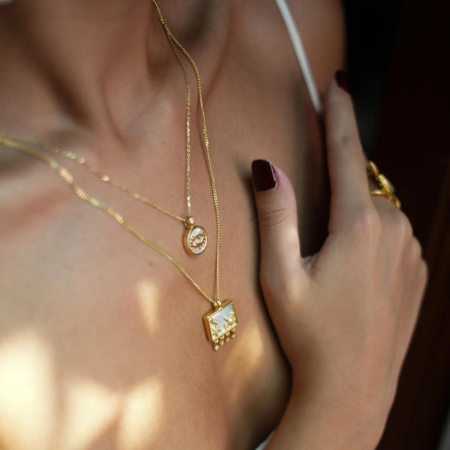 Starfish Ocean Spirit Animal Pearl & Gold Pendant Chain Necklace For Sale - Image 4 of 9