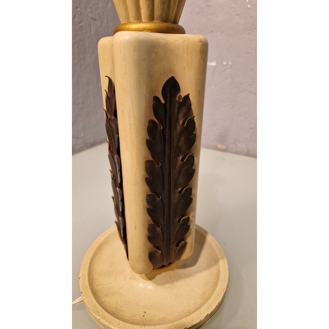 Table Lamp in White Lacquered Wood and Brass Leaves from Osvaldo Borsani, 1940s For Sale - Image 9 of 16