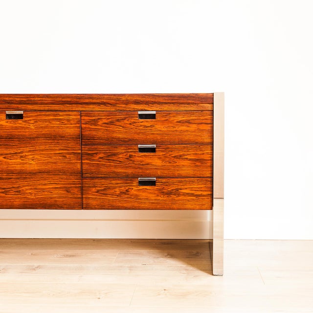 Mid-Century Modern 1970s Rosewood & Chrome Credenza by Roger Sprunger for Dunbar For Sale - Image 3 of 12