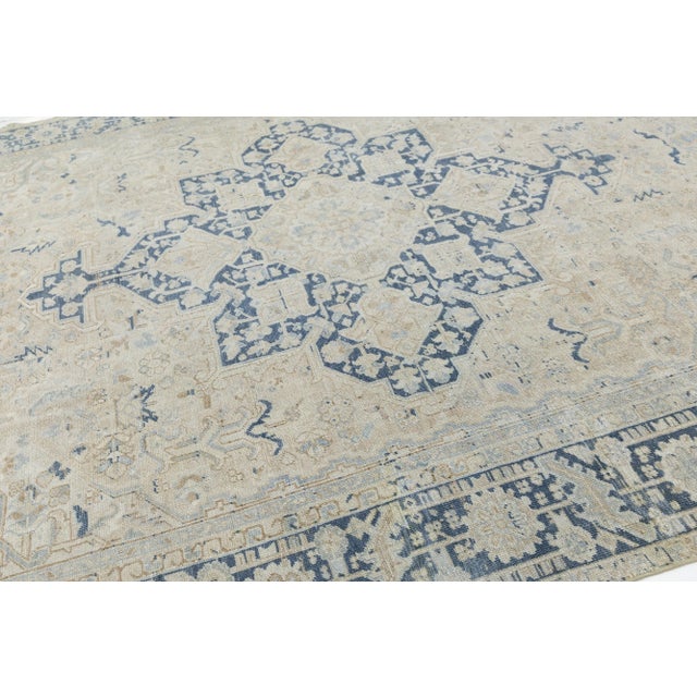 1920s Antique Persian Serapi Beige and Blue Wool Rug Featuring a Medallion Design For Sale - Image 5 of 9