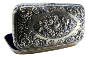 Cigar Case in Gilded Silver with Floral Reliefs, Guilloche Back with Asymmetrical Designs and Velvety Interior