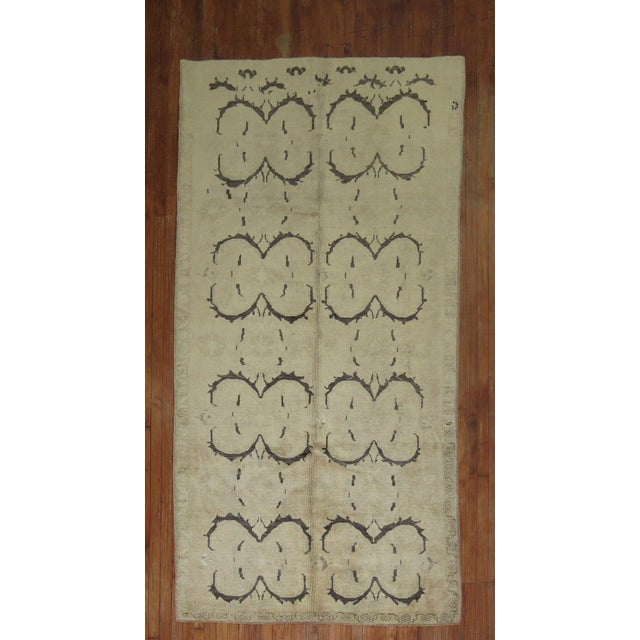 Neutral color Turkish Anatolian rug from the 3rd quarter of the 20th century. Size: 4'10'' x 9'2''.