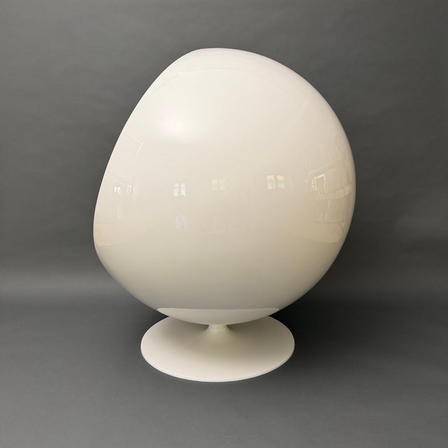 Gray Ball Chair in White and Grey by Eero Aarnio for Asko, Finland, 1960s For Sale - Image 8 of 18