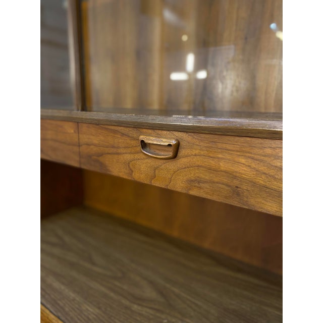 1960s Mid-Century Modern Keller Walnut Hutch / China Cabinet For Sale - Image 9 of 11