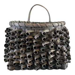 Mid 20th-Century Ash Splint Curly Weave Basket Wall Pocket in the Manner of Woodland Basket Makers of the Late 1800s For Sale