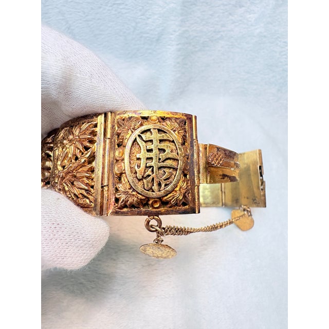 1960s Vintage Mid‑Century Chinese Solid Cast Brass Fú‑Lù‑Shòu Blessings Bracelet For Sale - Image 5 of 13