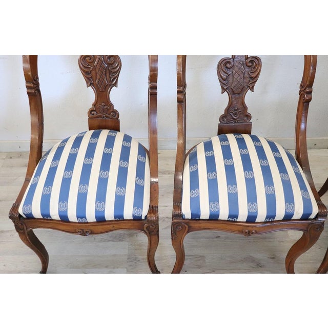 Dining Chairs in Carved Walnut, Early 19th Century, Set of 4 For Sale - Image 5 of 15