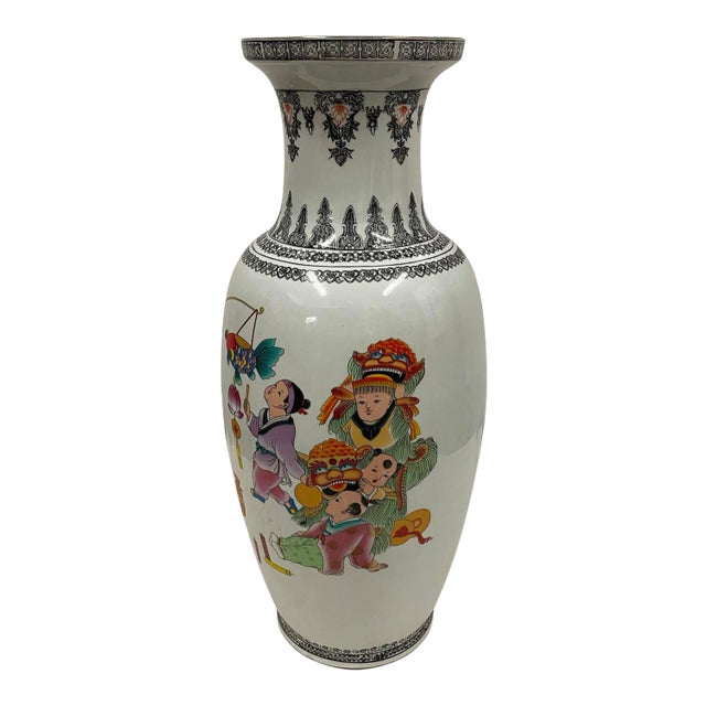 Vintage Chinese Hand-Painted Famille Rose Porcelain Vase For Sale