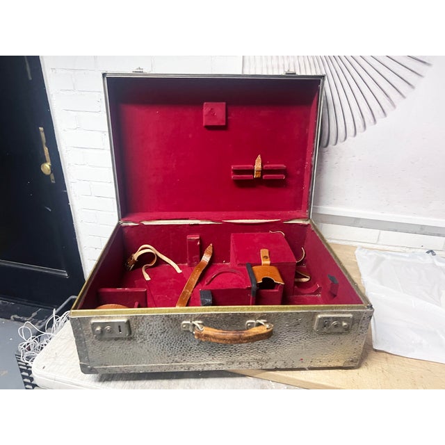 Platinum German Hammered Metal Photographers Camera Suit Case 1950 For Sale - Image 8 of 13