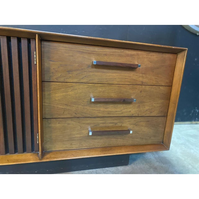 Lane Tower Suite Long Dresser Designed by Dave Parmalee 1970's For Sale - Image 4 of 9