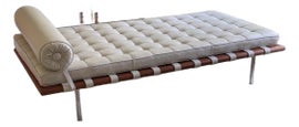 Example of New & Custom Knoll