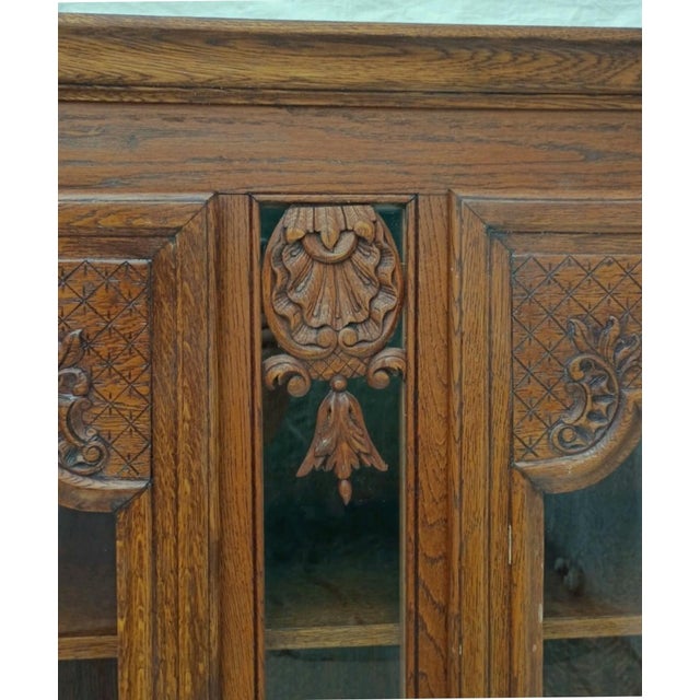 Antique 1900s French Tiger Oak Display Cabinet, Louis XV Style, Carved Glass Door Bookcase For Sale - Image 12 of 17