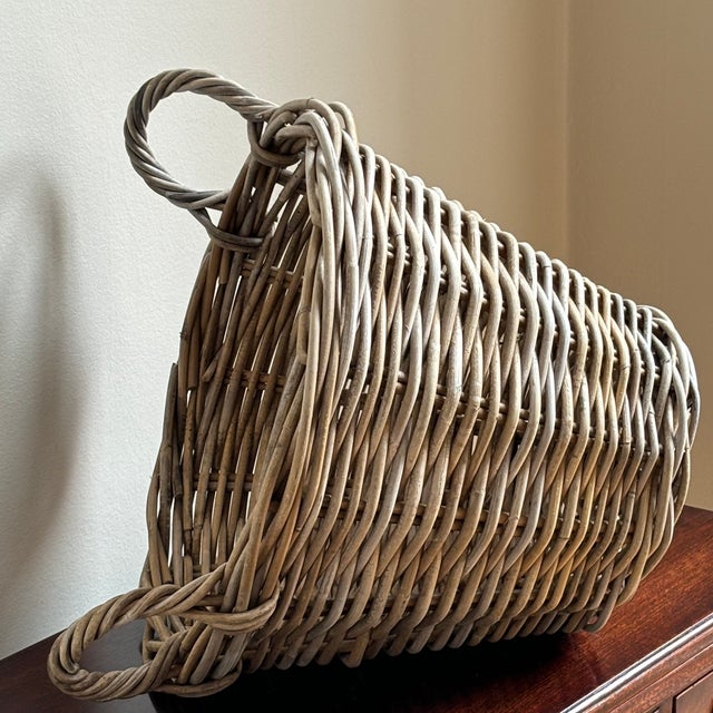 Mid-20th Century Rustic European Round WIllow Basket For Sale - Image 4 of 12