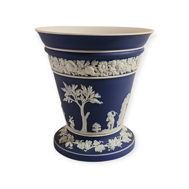 Pristine Vintage Wedgewood Cobalt Blue Jasperware Trumpet Frog Vase Circa 1969 For Sale - Image 13 of 13