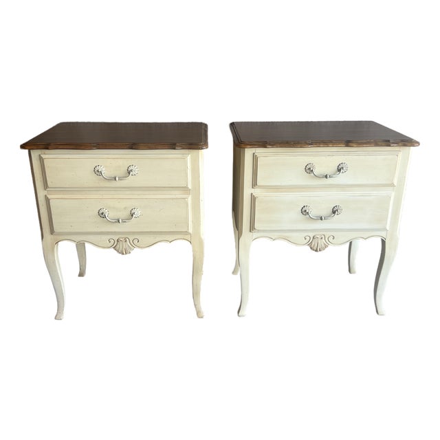 Late 20th Century Pair of Ethan Allen French Country Nightstands For Sale